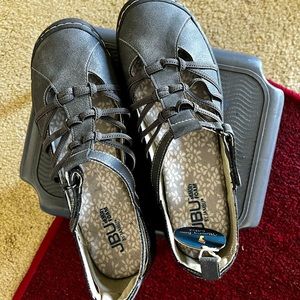 JBU size Women 8M Shoes